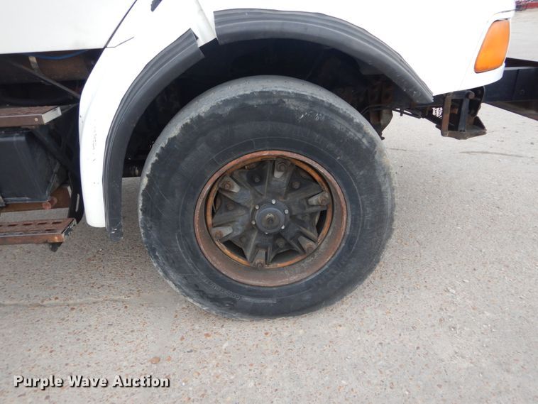 image for item IT9208 1998 Ford LT9513  crane truck