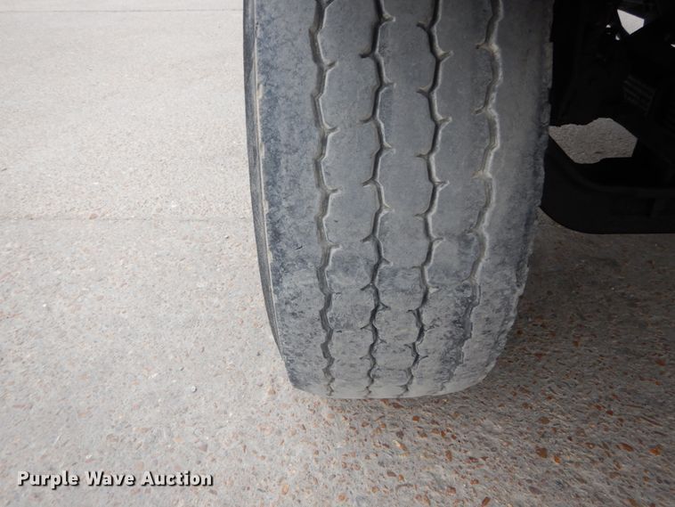 image for item IT9208 1998 Ford LT9513  crane truck