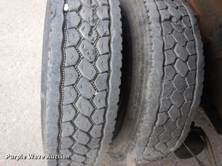 image for item IT9208 1998 Ford LT9513  crane truck