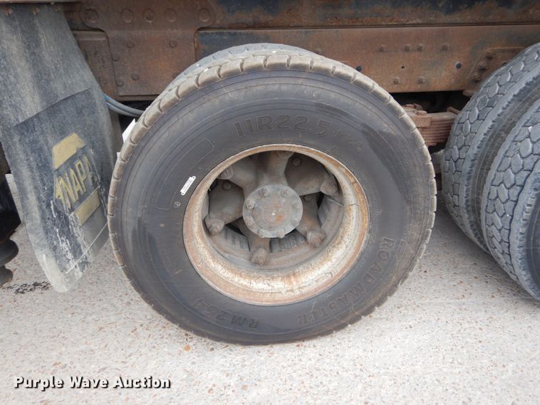 image for item IT9208 1998 Ford LT9513  crane truck