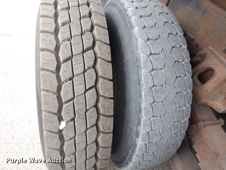 image for item IT9208 1998 Ford LT9513  crane truck