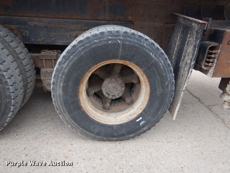 image for item IT9208 1998 Ford LT9513  crane truck