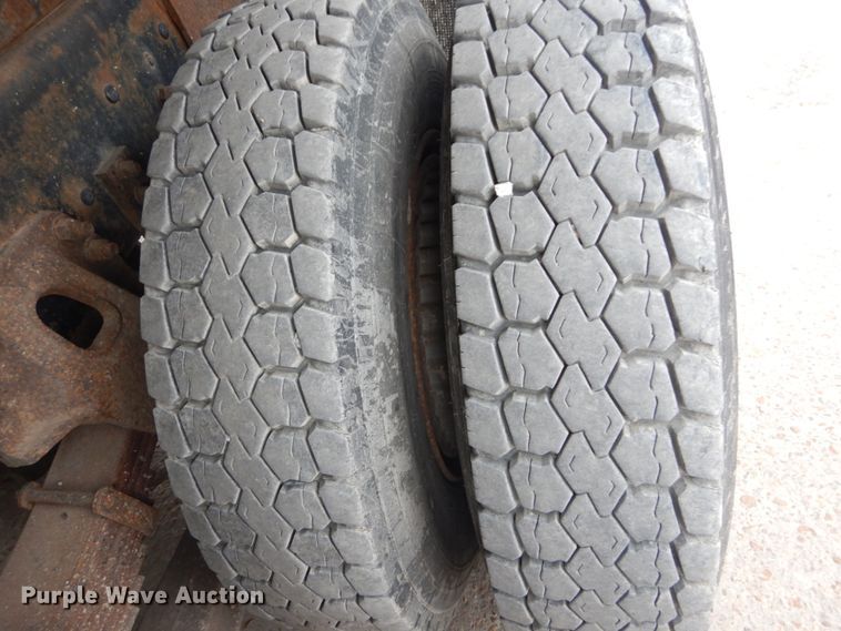 image for item IT9208 1998 Ford LT9513  crane truck