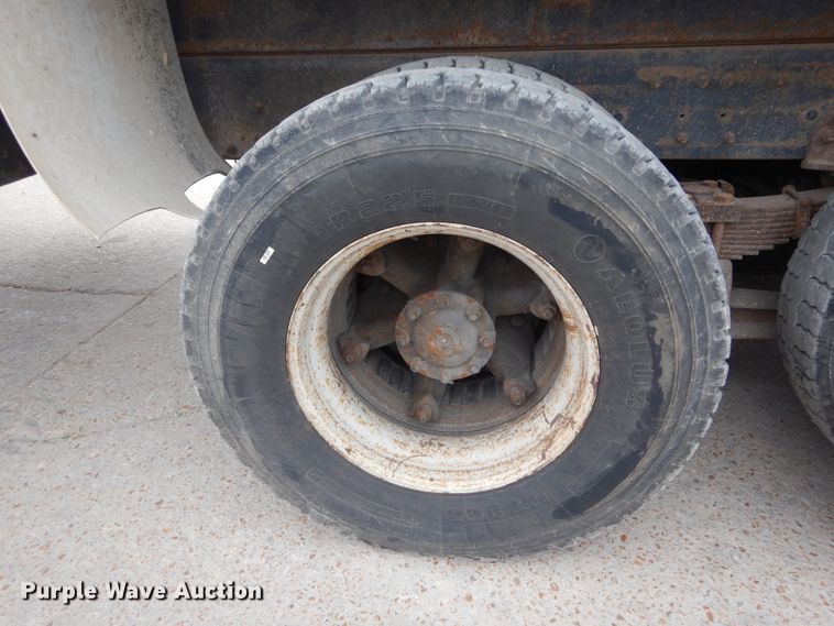 image for item IT9208 1998 Ford LT9513  crane truck