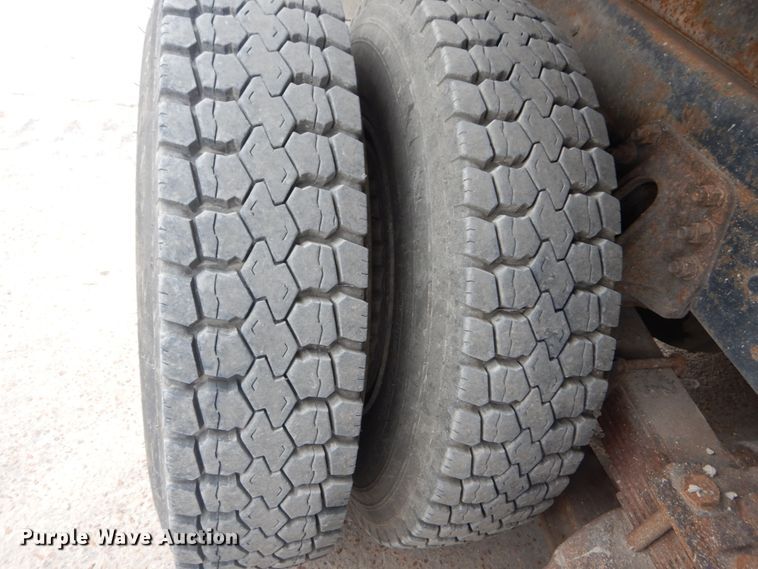 image for item IT9208 1998 Ford LT9513  crane truck