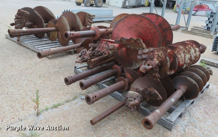 image for item IT9208 1998 Ford LT9513  crane truck