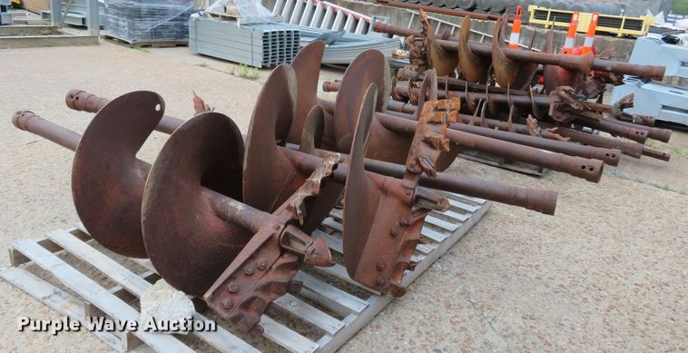 image for item IT9208 1998 Ford LT9513  crane truck