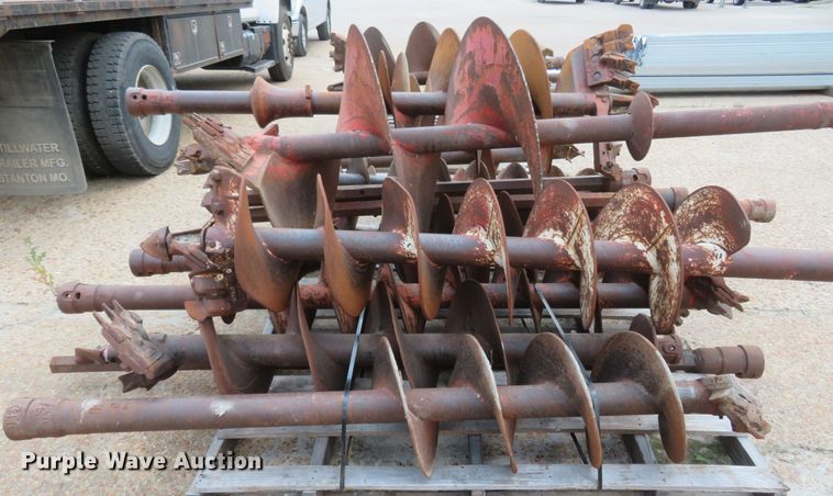 image for item IT9208 1998 Ford LT9513  crane truck