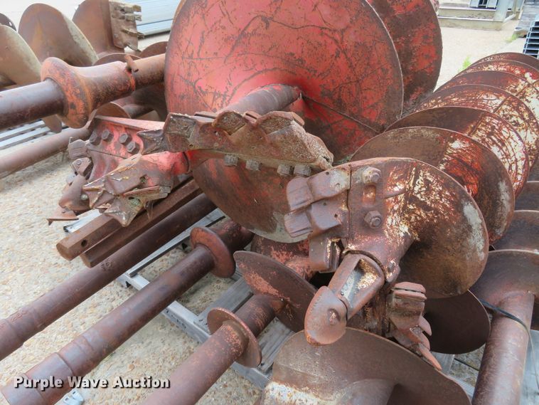 image for item IT9208 1998 Ford LT9513  crane truck