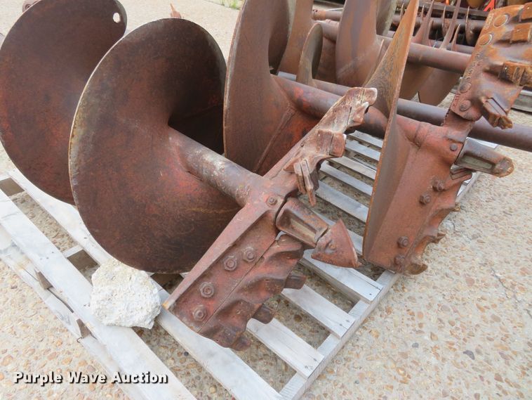 image for item IT9208 1998 Ford LT9513  crane truck