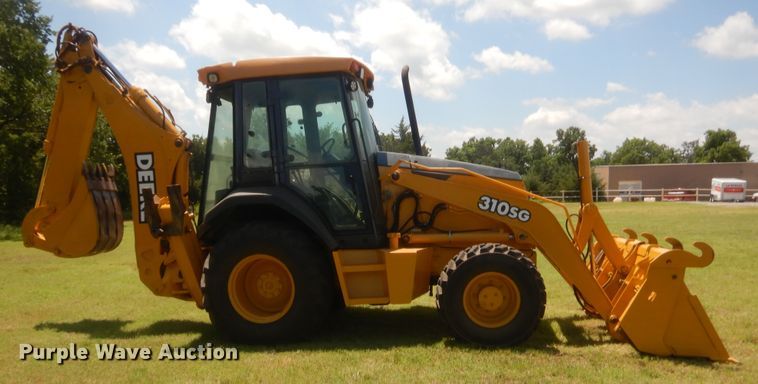 image for item IT9608 2003 John Deere 310SG  backhoe