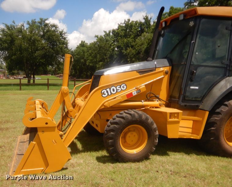 image for item IT9608 2003 John Deere 310SG  backhoe