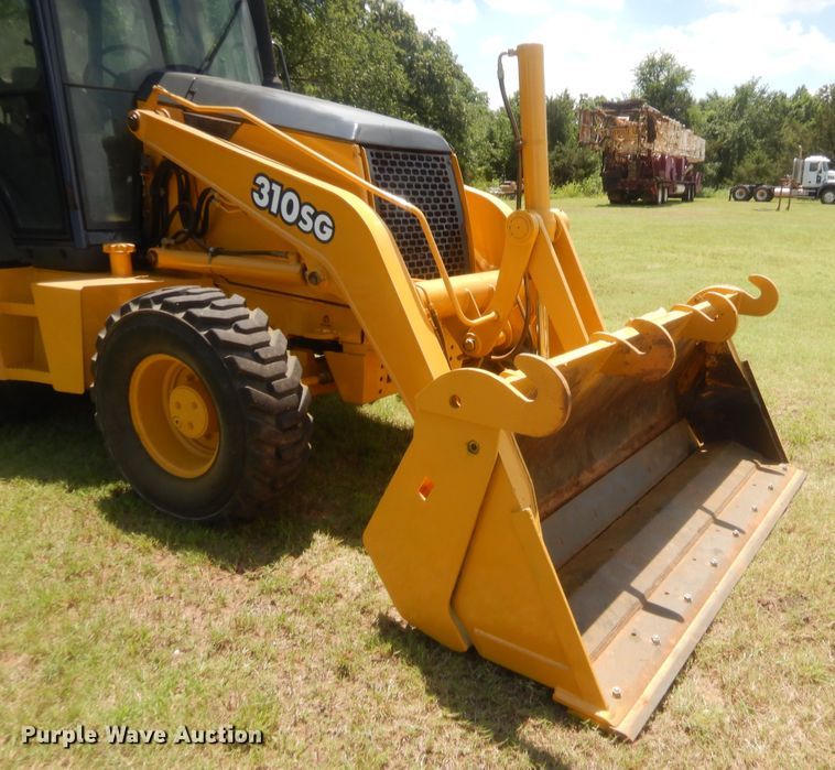 image for item IT9608 2003 John Deere 310SG  backhoe