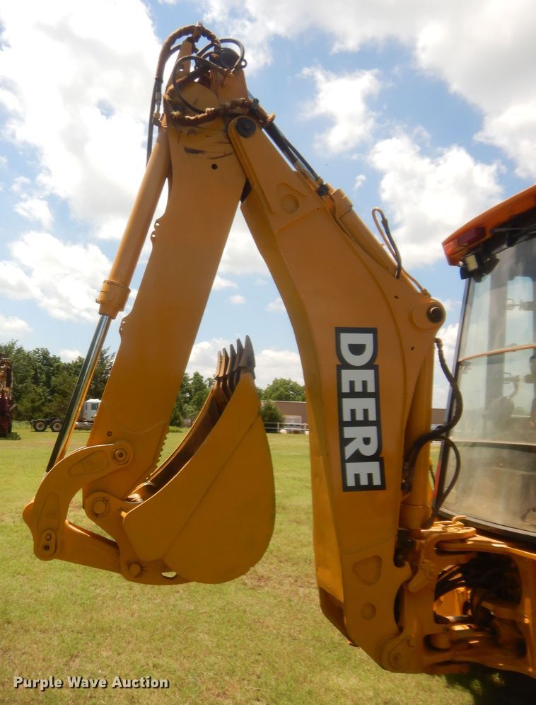 image for item IT9608 2003 John Deere 310SG  backhoe