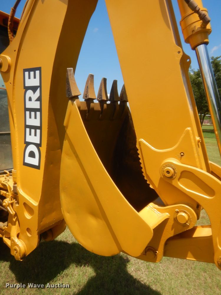 image for item IT9608 2003 John Deere 310SG  backhoe