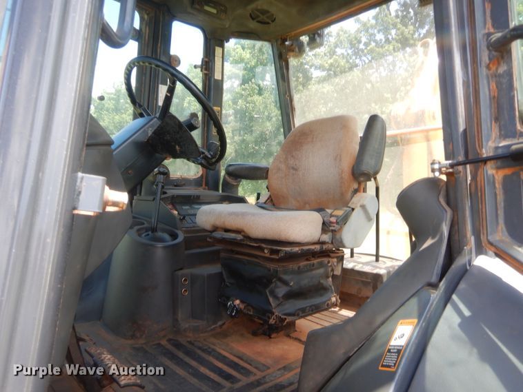 image for item IT9608 2003 John Deere 310SG  backhoe