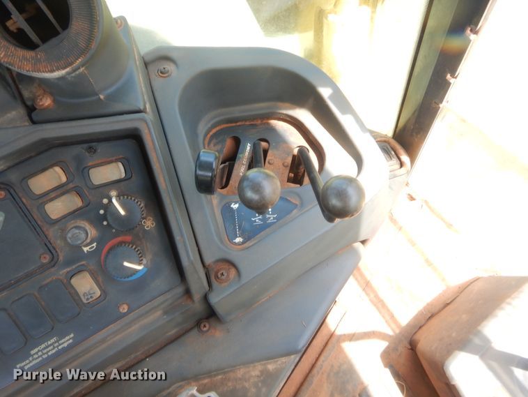 image for item IT9608 2003 John Deere 310SG  backhoe