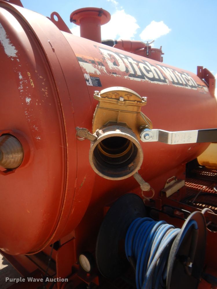 image for item IT9624 2009 Ditch Witch FX30  vacuum excavator