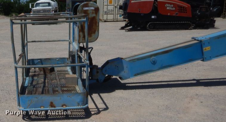 image for item IT9626 2006 Genie S60  boom lift
