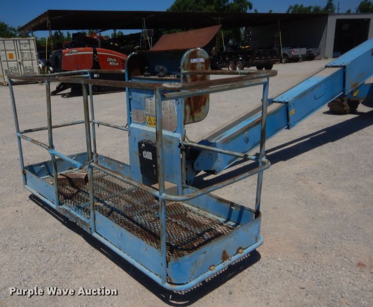 image for item IT9626 2006 Genie S60  boom lift