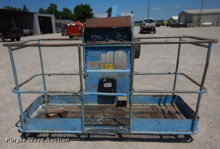 image for item IT9626 2006 Genie S60  boom lift