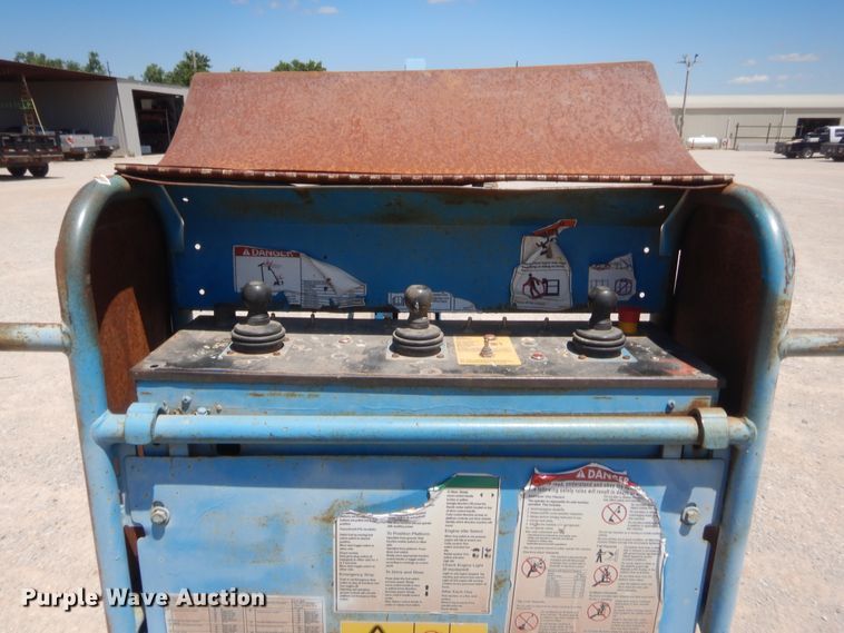 image for item IT9626 2006 Genie S60  boom lift