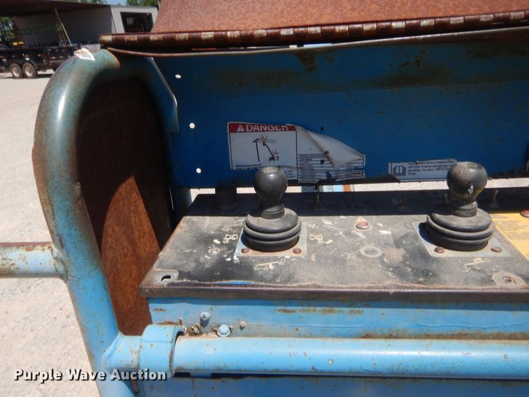 image for item IT9626 2006 Genie S60  boom lift