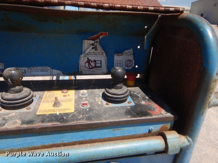 image for item IT9626 2006 Genie S60  boom lift