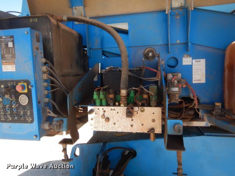 image for item IT9626 2006 Genie S60  boom lift