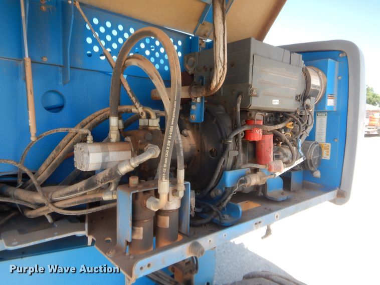 image for item IT9626 2006 Genie S60  boom lift