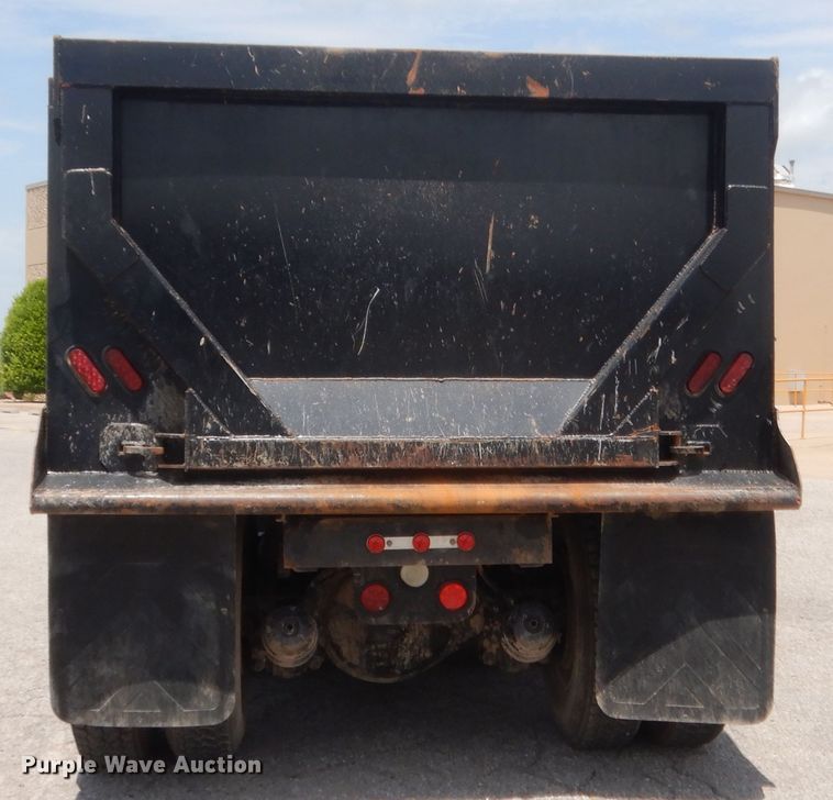 image for item IT9671 2009 Freightliner FLD120  dump truck