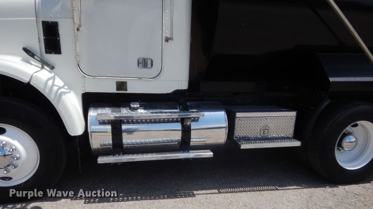 image for item IT9671 2009 Freightliner FLD120  dump truck