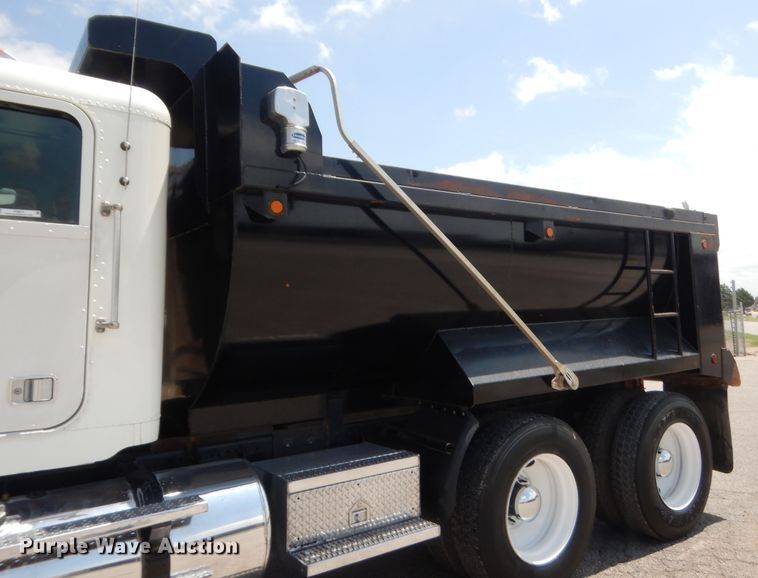 image for item IT9671 2009 Freightliner FLD120  dump truck