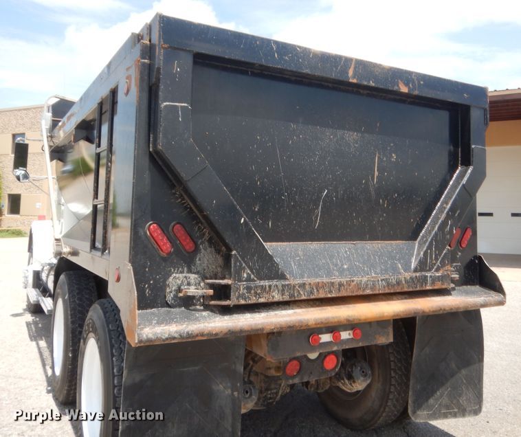 image for item IT9671 2009 Freightliner FLD120  dump truck