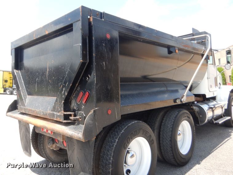 image for item IT9671 2009 Freightliner FLD120  dump truck