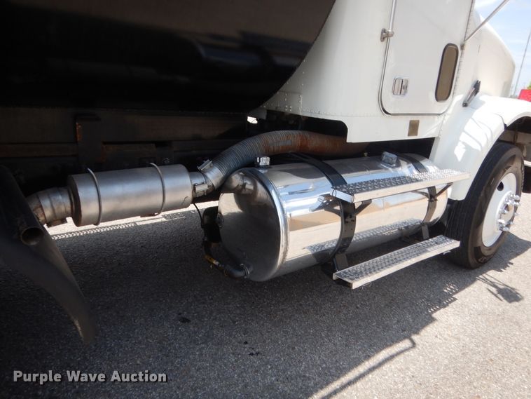 image for item IT9671 2009 Freightliner FLD120  dump truck