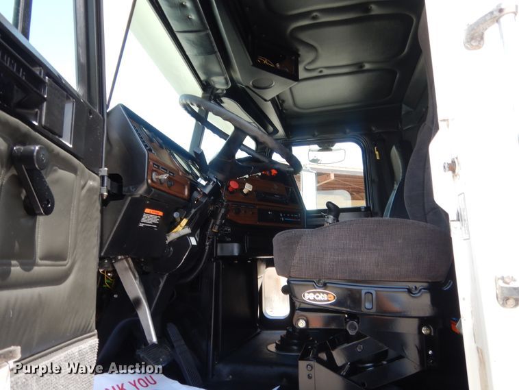 image for item IT9671 2009 Freightliner FLD120  dump truck