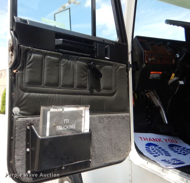 image for item IT9671 2009 Freightliner FLD120  dump truck