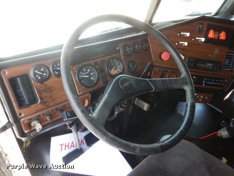 image for item IT9671 2009 Freightliner FLD120  dump truck