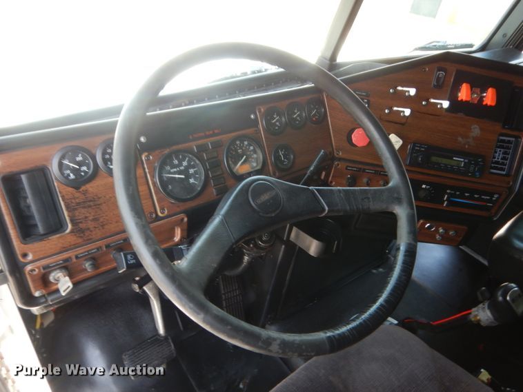 image for item IT9671 2009 Freightliner FLD120  dump truck