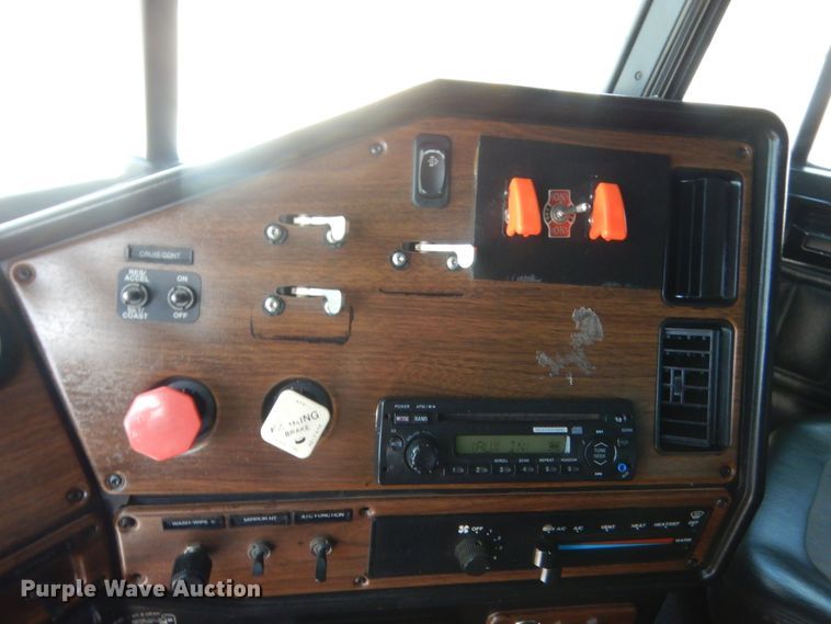 image for item IT9671 2009 Freightliner FLD120  dump truck