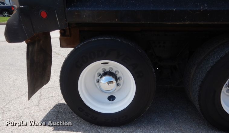 image for item IT9671 2009 Freightliner FLD120  dump truck