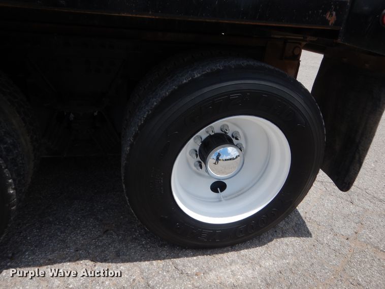 image for item IT9671 2009 Freightliner FLD120  dump truck