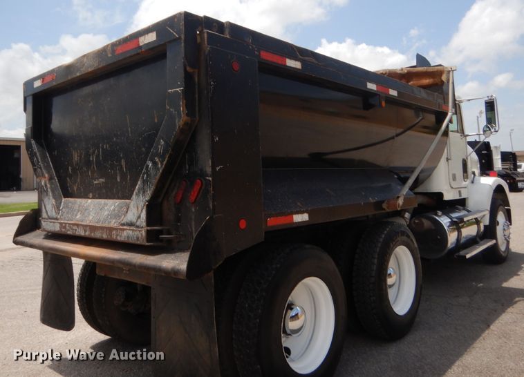 image for item IT9672 2009 Freightliner FLD120  dump truck