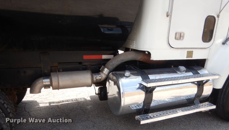 image for item IT9672 2009 Freightliner FLD120  dump truck