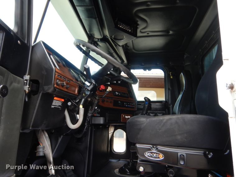 image for item IT9672 2009 Freightliner FLD120  dump truck