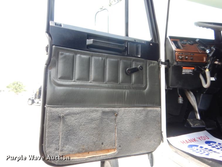 image for item IT9672 2009 Freightliner FLD120  dump truck