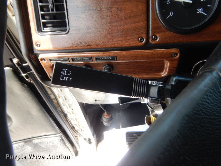 image for item IT9672 2009 Freightliner FLD120  dump truck