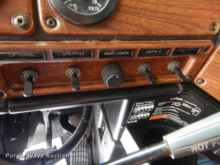 image for item IT9672 2009 Freightliner FLD120  dump truck