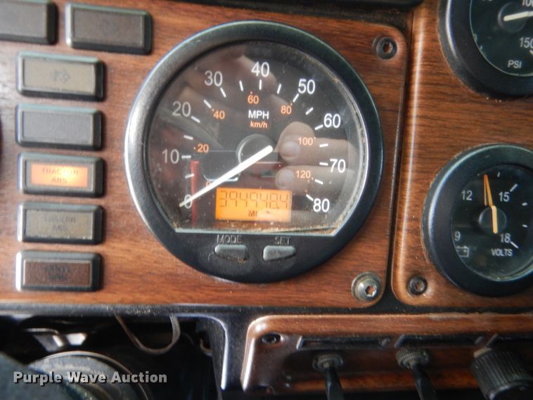 image for item IT9672 2009 Freightliner FLD120  dump truck